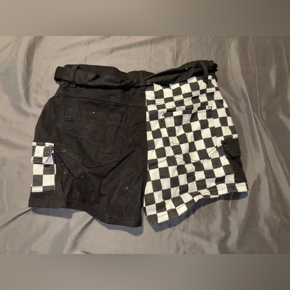 ✨LAST CHANCE✨ Alternative checkered shorts!🖤🤍 - Picture 2 of 3